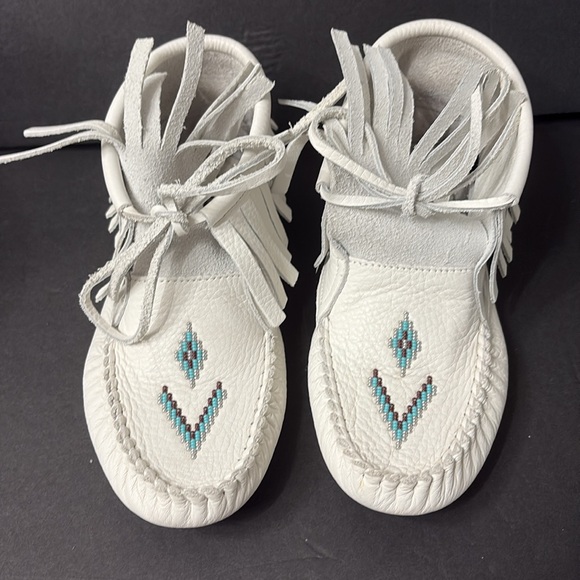 Free People x Manitobah Mukluks Paddle Moccasin - Picture 7 of 9